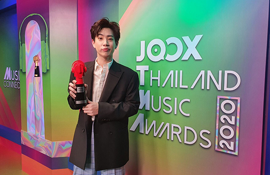 “ออฟ” สุดปลื้ม!!!  คว้ารางวัล “Most  Stylish Male” หนุ่มฮอตแต่งกายสไตล์โดดเด่นแห่งปี  งาน “JOOX Thailand Music Awards 2020 LIVE”