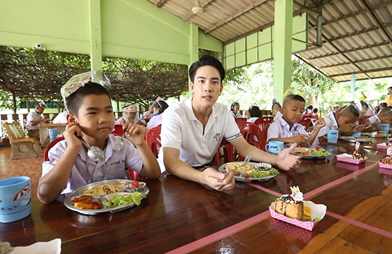 “วิคเตอร์” พาทึ่งอาหารกลางวันสุดพรีเมี่ยม “รร.บ้านเพชรน้ำผึ้ง” จ.อุทัยธานี