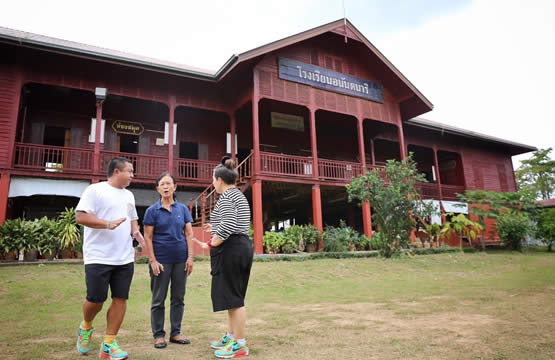 “แหม่ม บ๊อบ Let’s go” พาเที่ยวโรงพักเก่า ที่ จ. “สุโขทัย”