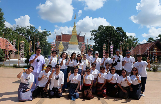 ทีมงาน&นักแสดง “นางฟ้าลำแคน”  สักการะพระธาตุขามแก่น  ฉลองเรตติ้งปังยืน 1 