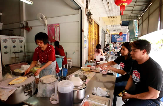 “ตั๊ก-นุ้ย” พาชิมของอร่อยร้านฮิต ที่ “จ.อุบลราชธานี”