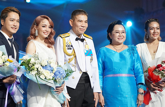 นิว - จิ๋ว  ประสานพลังเสียง  บนเวทีคอนเสิร์ตการกุศล  “กาชาดคอนเสิร์ต  ครั้งที่ 46”