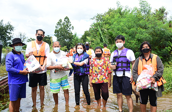 “วันสร้างสุข สู้ภัยน้ำท่วม” เร่งลงพื้นที่มอบถุงยังชีพ  ช่วยเหลือผู้ประสบอุทกภัย โคราช